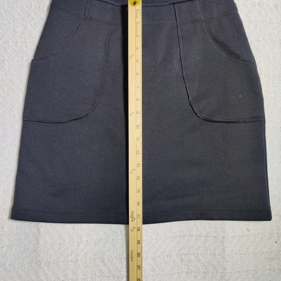 Athleta Scuba Tech Fleece Skirt Mini Women's Size Small Black Front Pockets - Picture 7 of 7